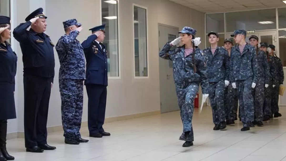 Шестиклассники произнесли клятву «юного росгвардейца» и получили первые звания