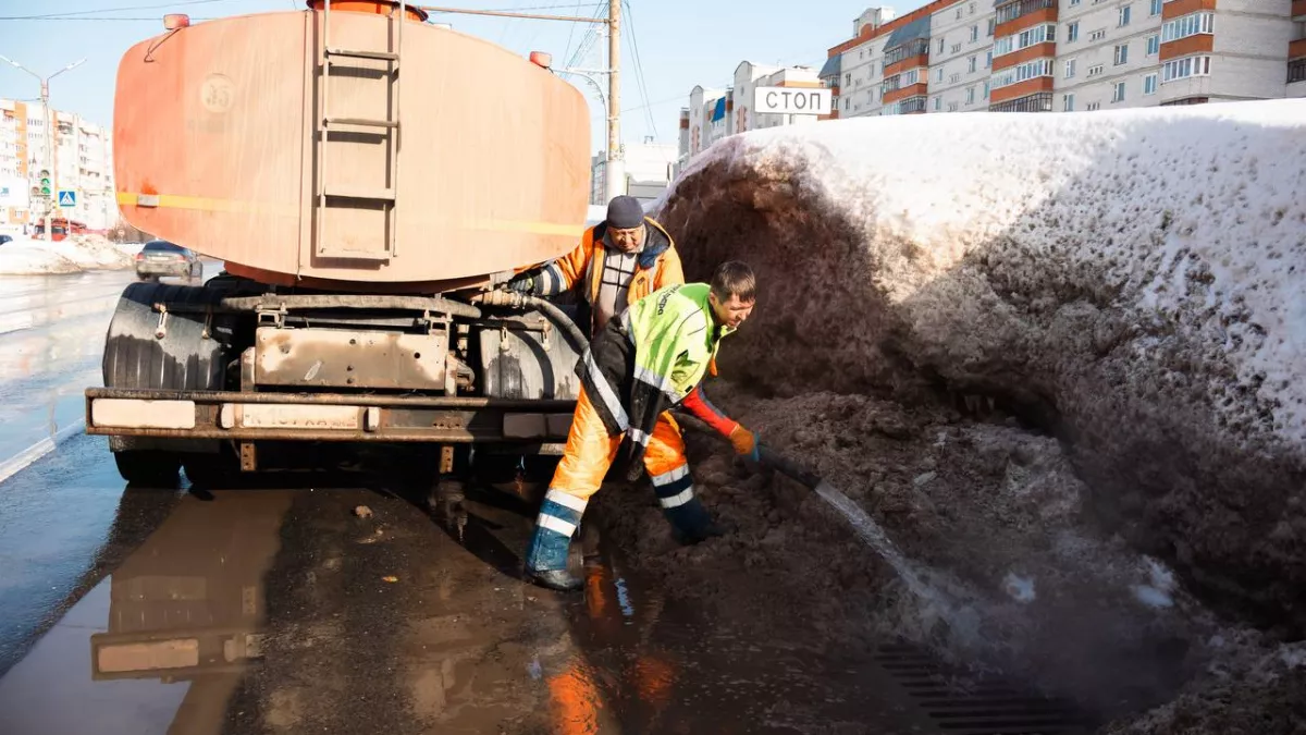 Паводковый сезон открыт: в Чебоксарах начали массовую прочистку ливневок