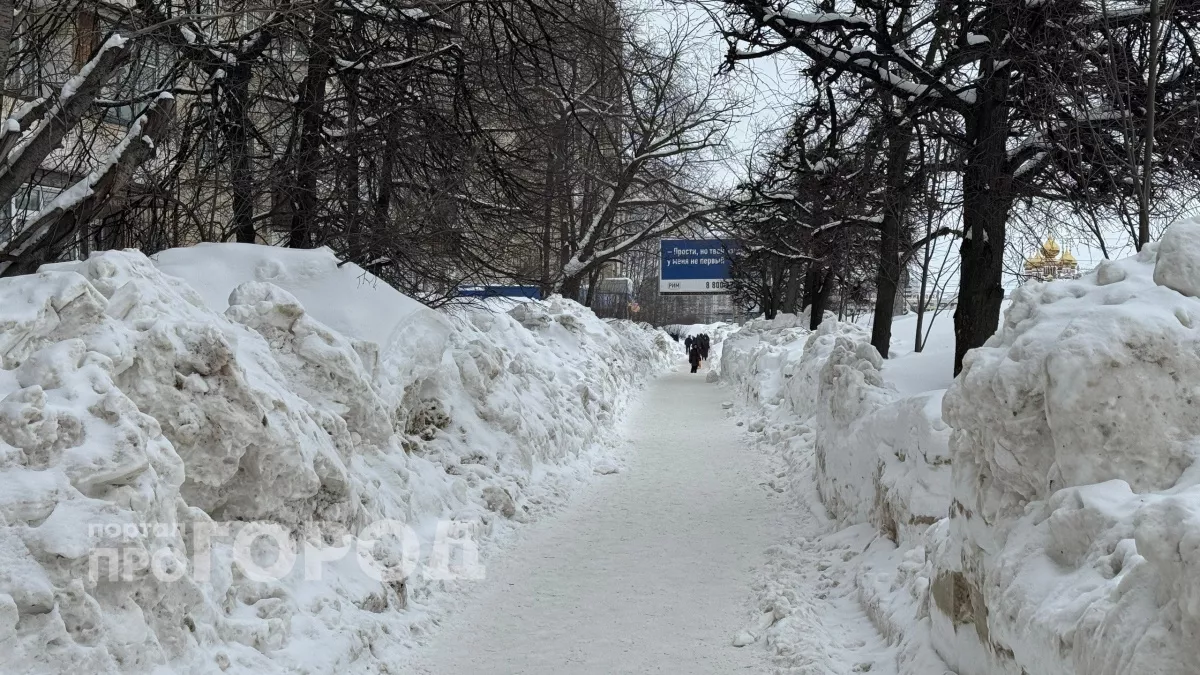Высоченные сугробы тормозят весну в Чувашии: снег может пролежать до мая