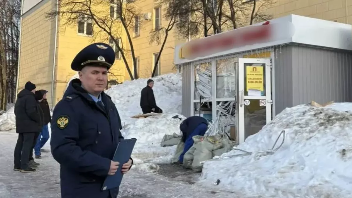 К месту происшествия, где пострадала продавщица киоска в Чебоксарах, приехали с проверкой