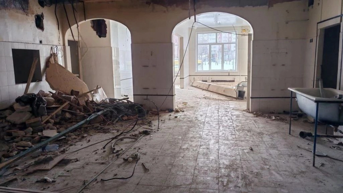 В чебоксарских школах меняют полы, окна и трубы: как продвигается масштабный ремонт