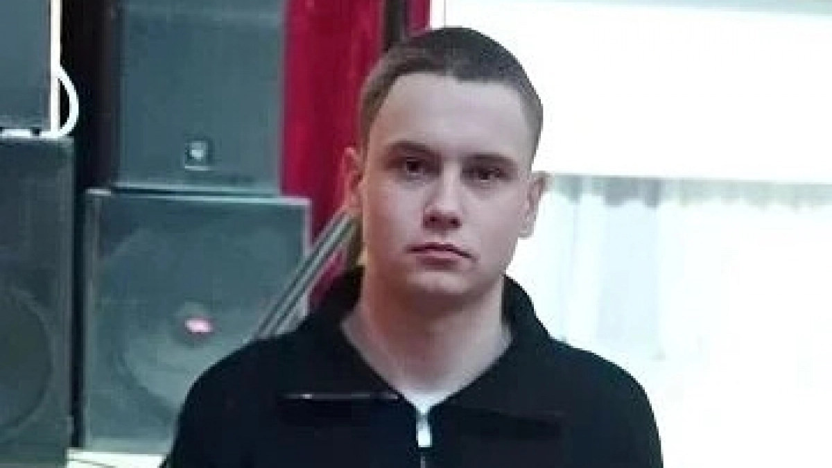 Школьник из Чувашии до крови изранил руки, откапывая женщину из-под кучи снега