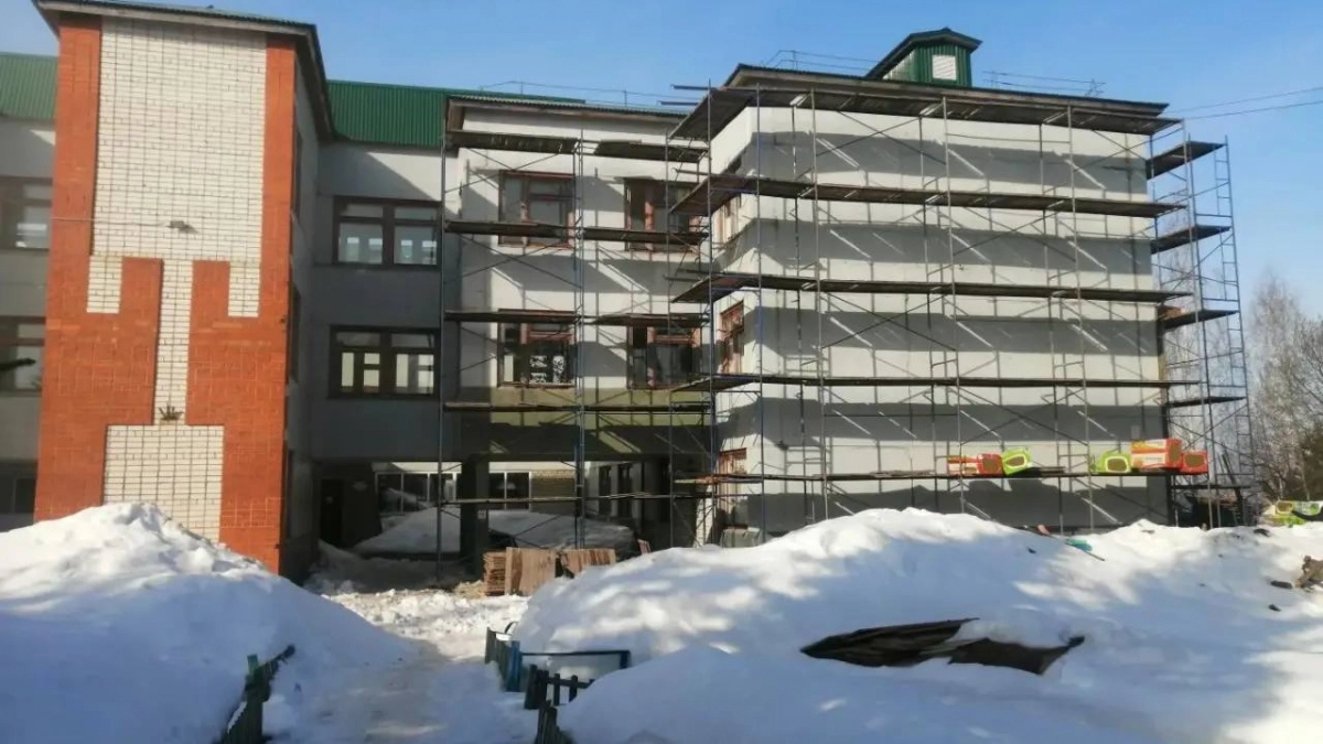 В ремонтируемую школу в Мариинском Посаде нагрянули с проверкой