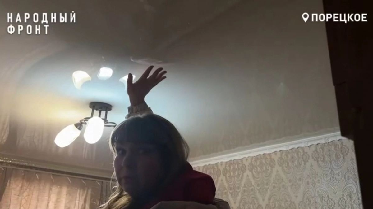 Крыша течет, а ремонт через 13 лет: жильцы дома в Порецком живут с плесенью и грибком