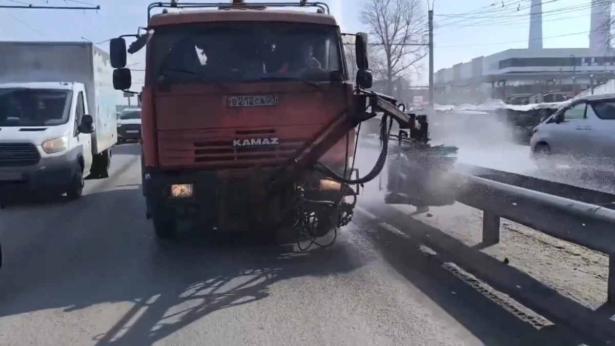 Чебоксары начали отмывать от зимней грязи
