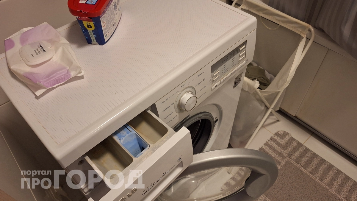 Мастер поругал за ошибку: когда засыпать порошок в стиральную машину – до или после стирки