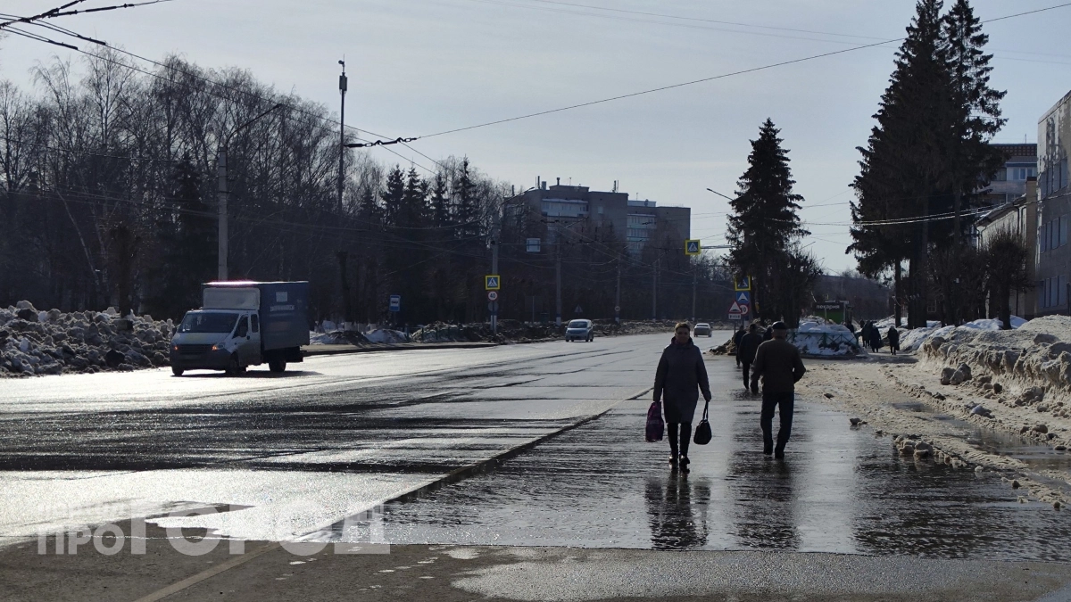 Днем в Чувашии по-весеннему тепло, но холодные ночи делают дороги скользкими
