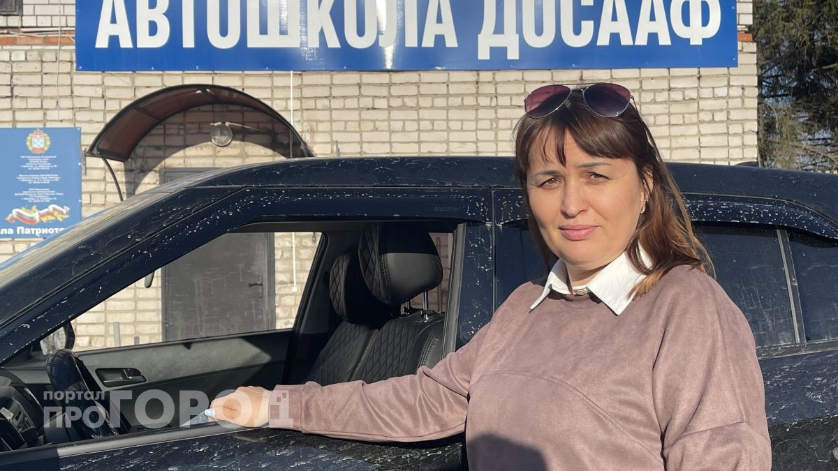 Чебоксарка доказала, что профессия инструктора по вождению перестала быть мужской, да и девушек за рулем становится больше, чем парней