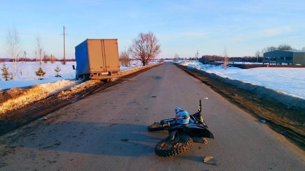 В Чувашии девятиклассник попал в ДТП, катаясь на подаренном мамой питбайке