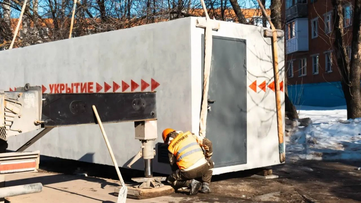 Установка укрытий, коммунальные отключения и новые маршруты: главные новости за 25 марта