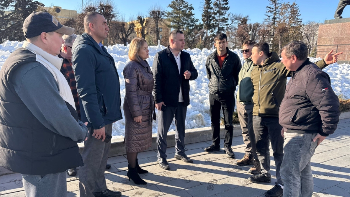 В центре Чебоксар проверили уборку мусора и снега в 50 дворах