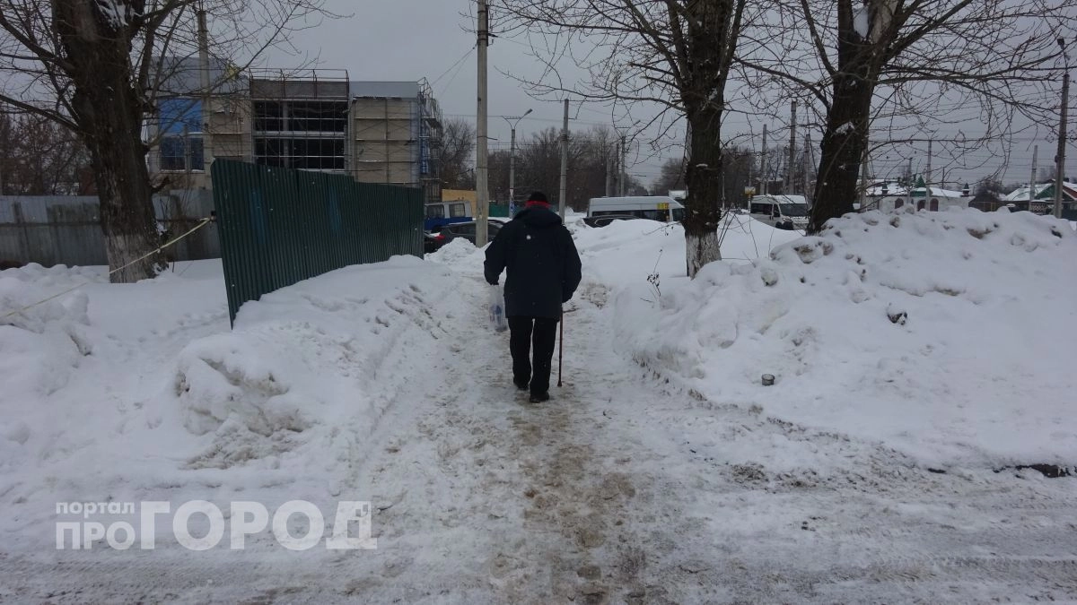 Пенсионера из Чебоксар спрятали в гостинице и заставили передать миллионы посреднику