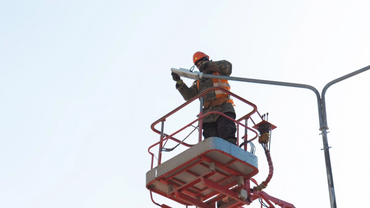 В Чебоксарах устраняют неисправности уличного освещения