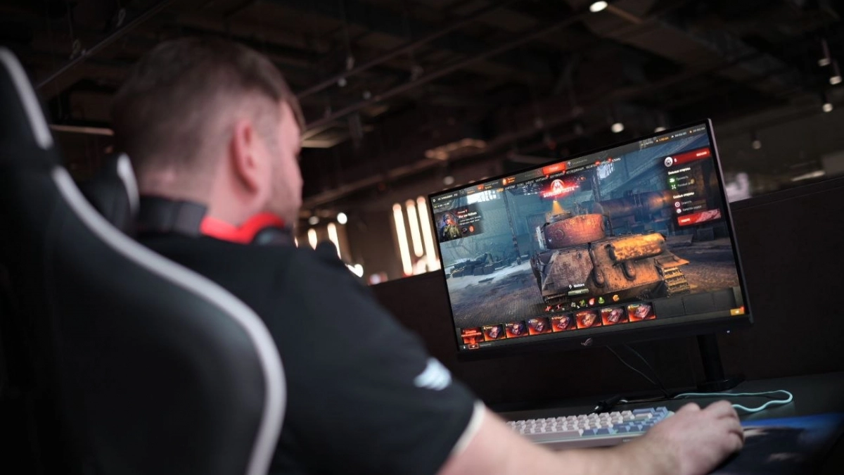 Блогеры и историки сыграли в «Мир танков» в шоу-матч «Ростелекома»