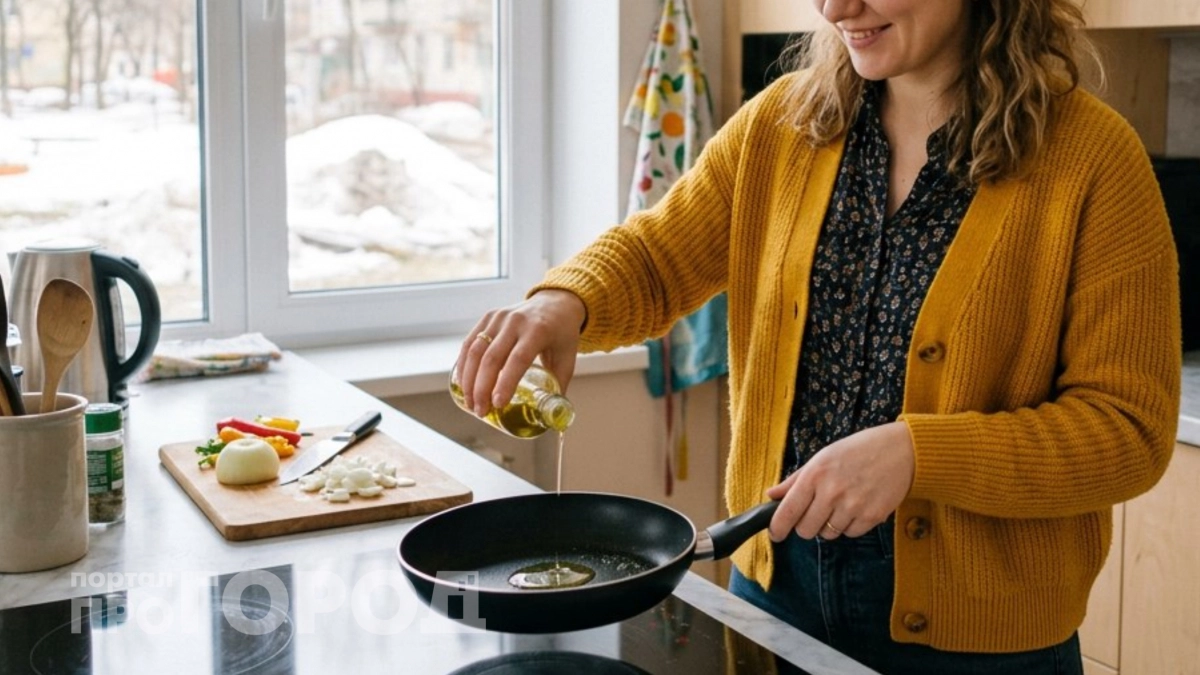 Ошибка, из-за которой сковорода портится за месяц: когда наливать масло – на холодную или горячую