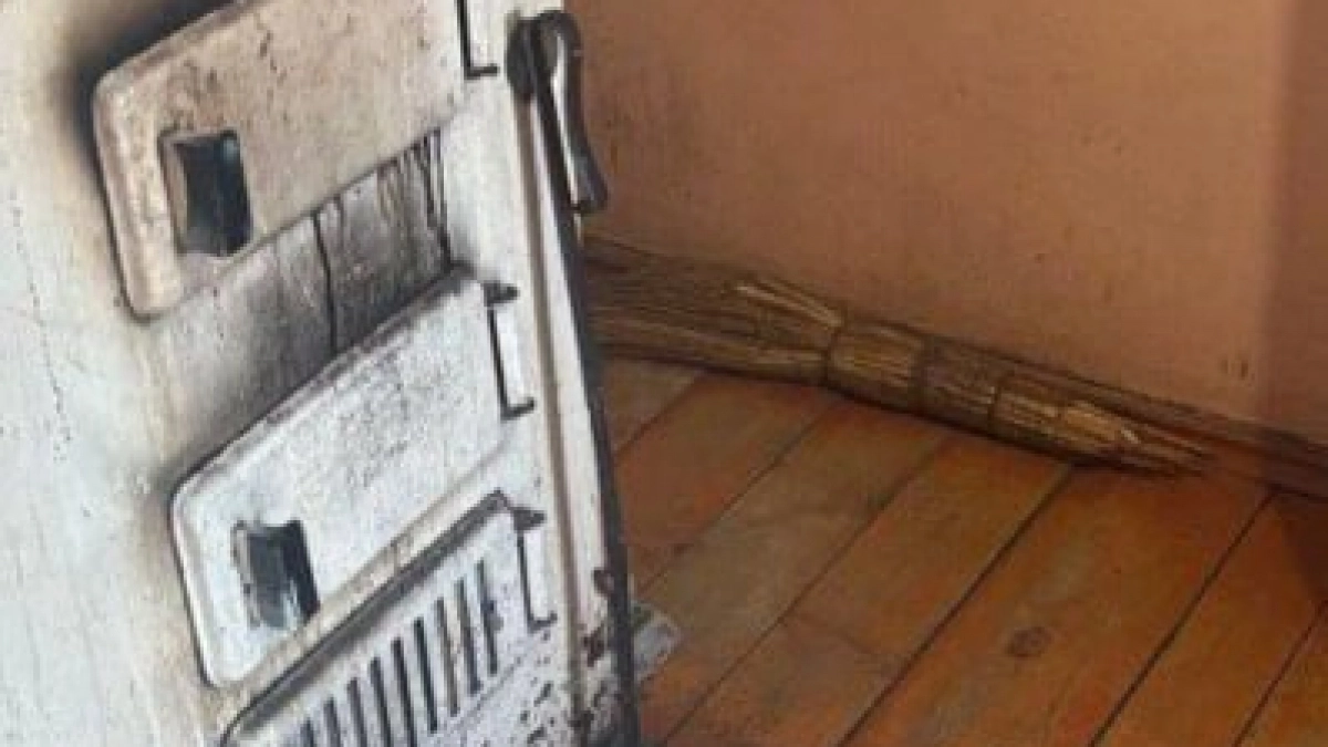 Чебоксарку ударили кочергой по лицу, но в полицию она пришла из-за отсутствия подарка на 8 Марта