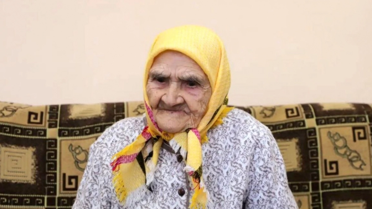 Рыла окопы и добывала руду: в Яльчикском районе поздравили одну из старейших жительниц Чувашии