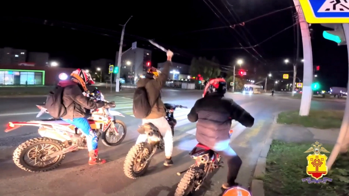 Безнаказанные гонщики: малолетние питбайкеры в Чувашии обходят запреты на продажу топлива и игнорируют ПДД