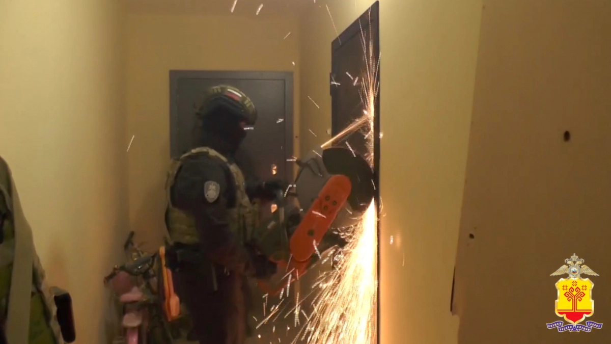 В Чувашии полиция и ОМОН накрыли притоны организаторов интим-бизнеса