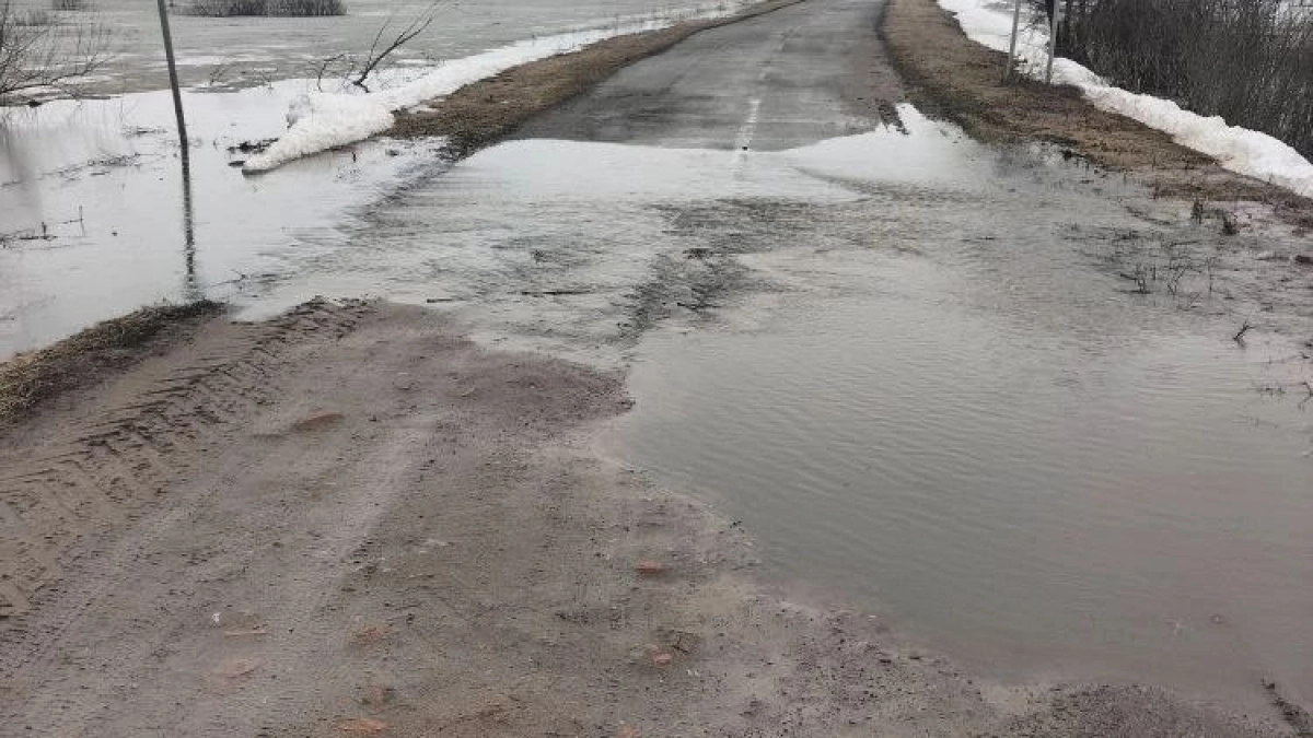 В Чувашии начались весенние паводки: в поселках разбирают дороги, чтобы отвести воду
