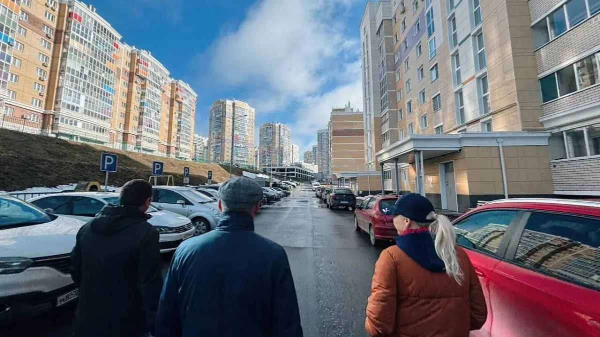 Во время обхода в Чебоксарах мэр обнаружил “сюрпризы” во дворах и на улицах