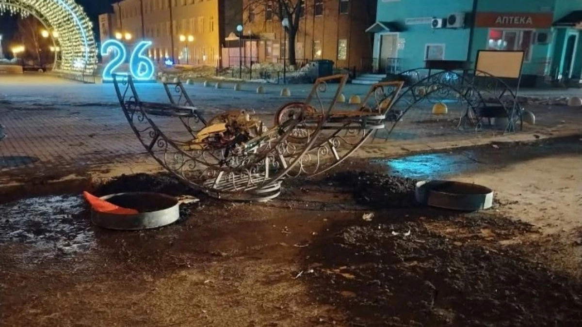 В селе Комсомольское 15-летний подросток на питбайке влетел в клумбу и попал в больницу