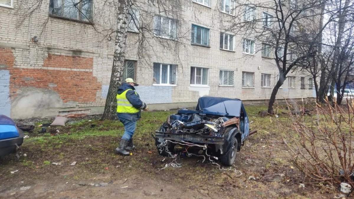 В Чебоксарах груда металла от легковушки отправилась на штрафстоянку после жалобы