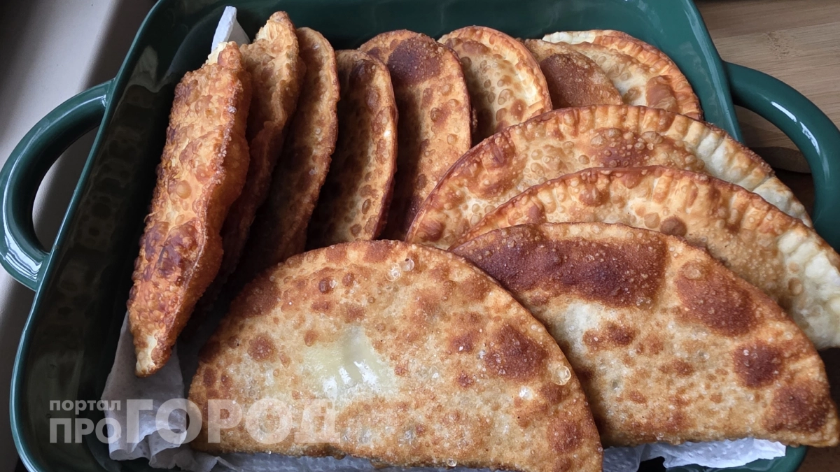 Привезла из Крыма рецепт татарских чебуреков: за 15 минут целая гора – получаются сочнейшими