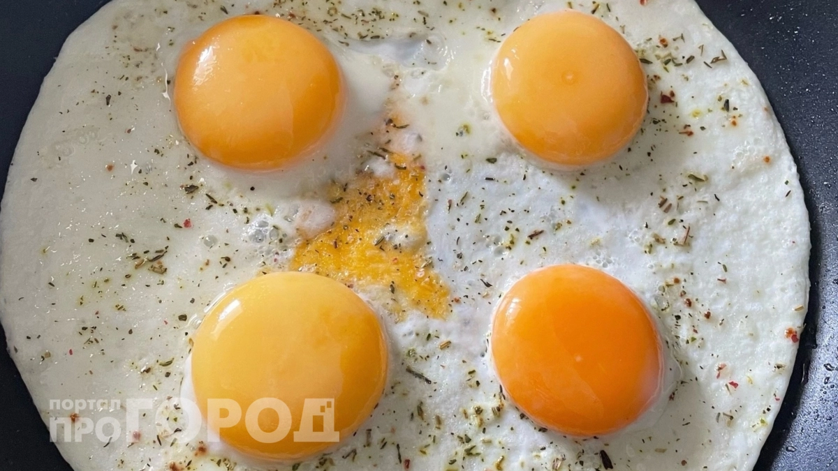 Почему нельзя жарить яйца на подсолнечном масле: усвойте раз и навсегда