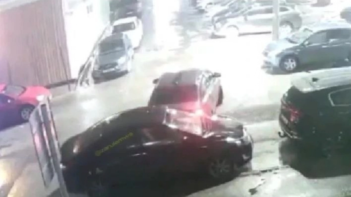 39-летнего чебоксарца лишили прав за разбитые четыре машины на парковке