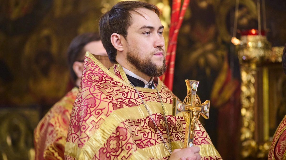 Можно ли работать на Пасху и почему нужно забыть про суеверия и походы на кладбище в праздник: советы чебоксарского священника