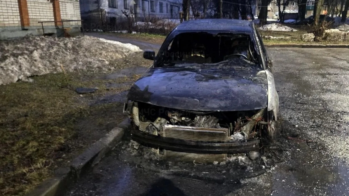 В Чебоксарах за день сгорели две машины: в одном случае подозревают поджог