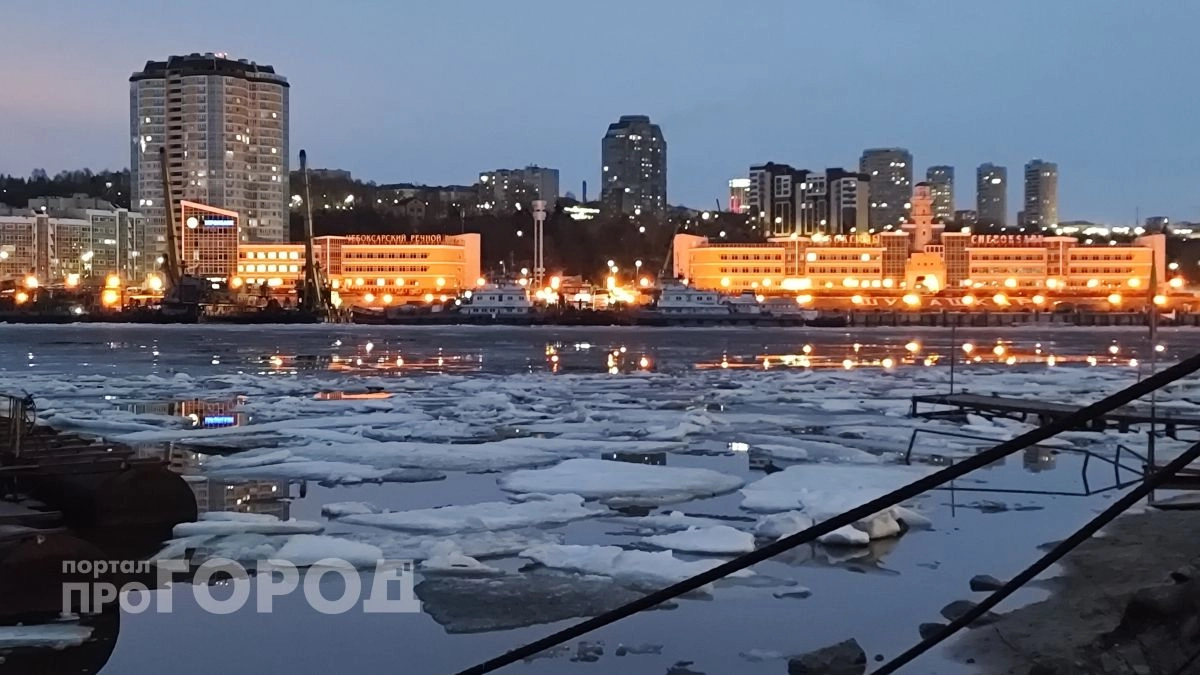 Три чебоксарки едва не уплыли вниз по Волге на оторвавшейся льдине
