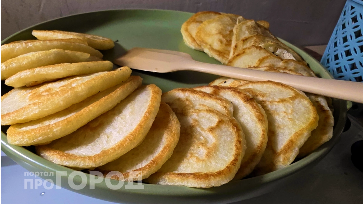 Попробовала и прослезилась: оладьи как в детском садике – получаются пышные и нежные благодаря одному действию 