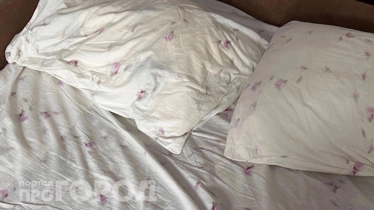 Одна ложка – и даже старые подушки запахнут свежестью: простая хитрость 