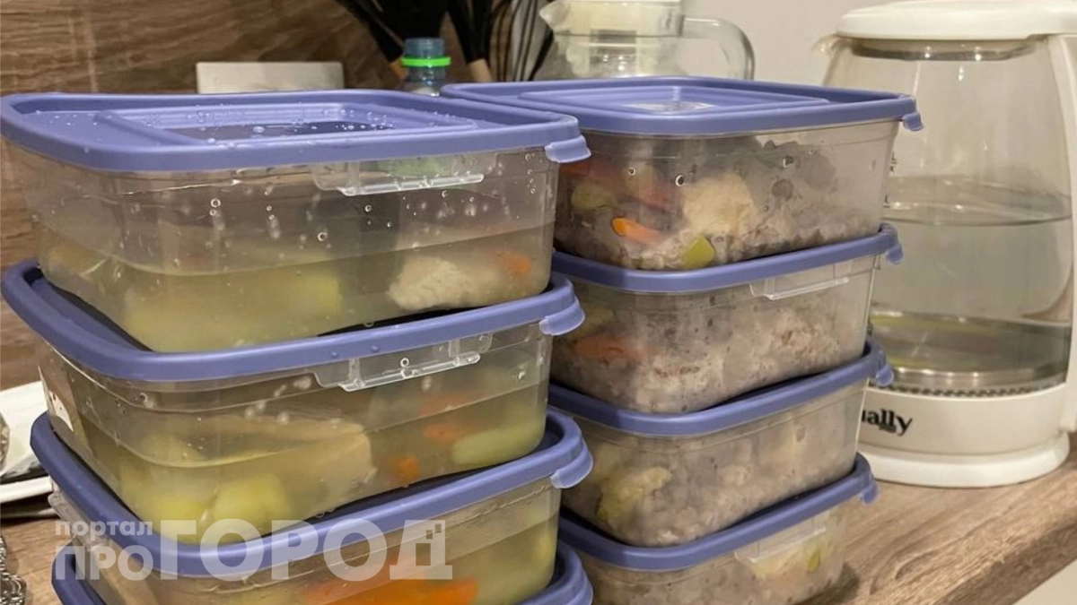 Пластик пропах едой? Как убрать старый запах из контейнеров за час
