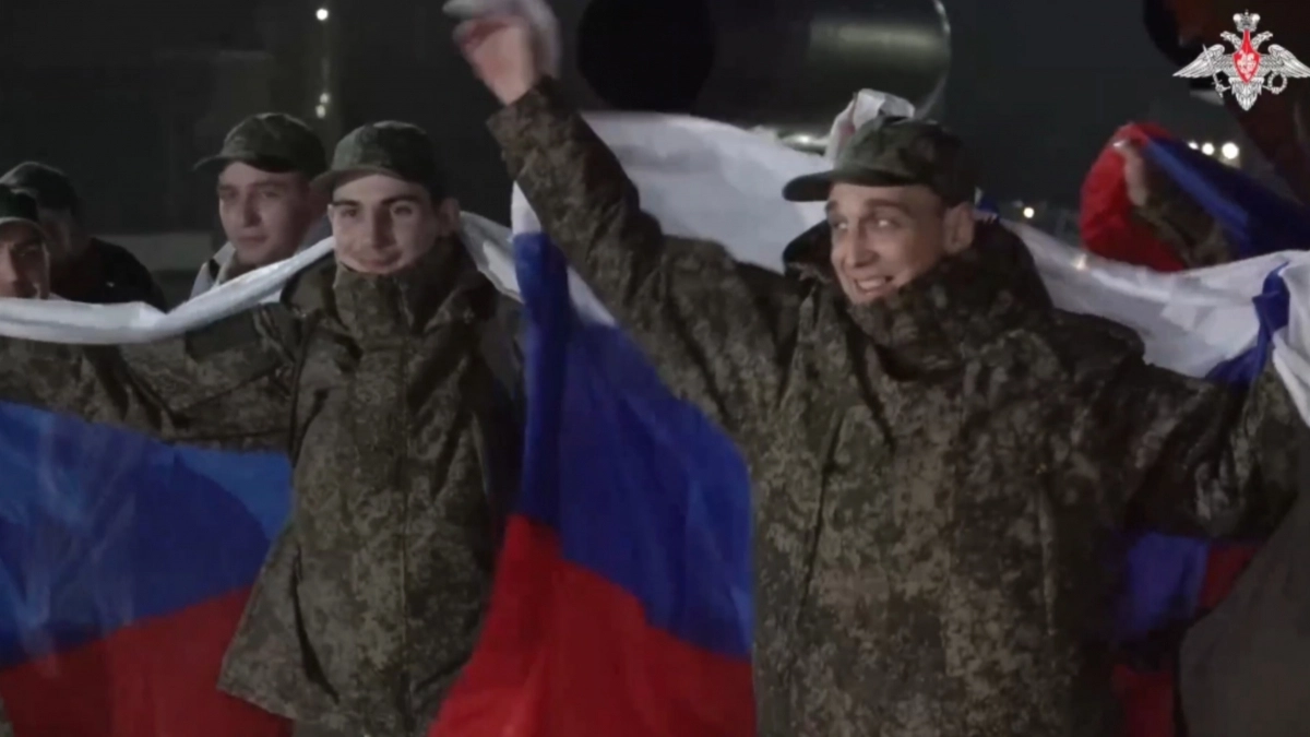 Обмен пленными, масштабный паводок и строительство ЦОД: главные новости за 12 апреля