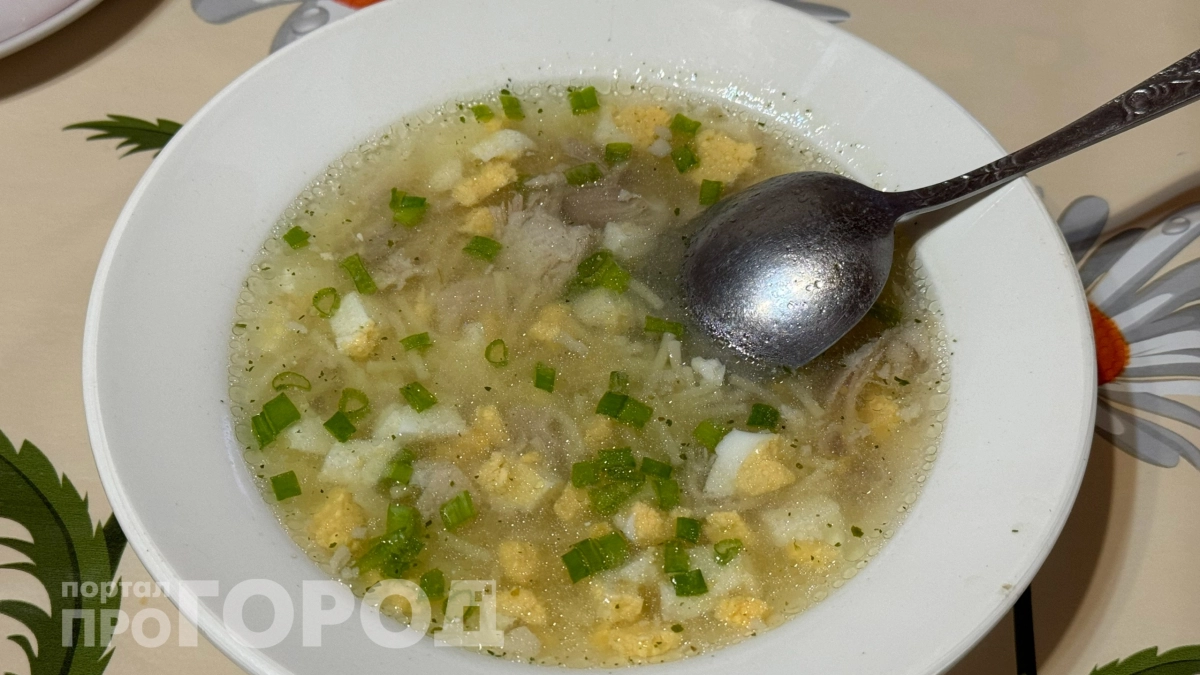 Вермишель больше не превращается в кашу: как добавить ее в суп и не разварить 