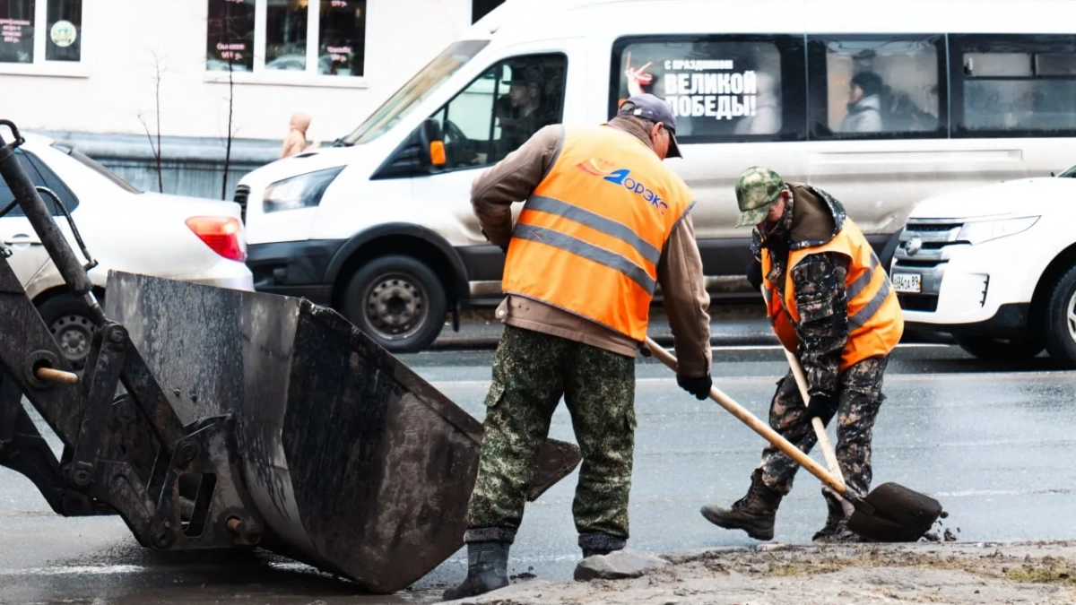 Коммунальщики Чебоксар вышли на маршруты: где ждать уборочную технику