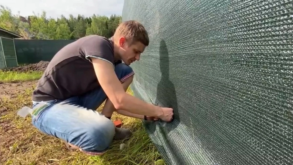 Не видела забора лучше: сделали ограждение на даче за сутки, на все потратили минимальную сумму – соседи обзавидовались