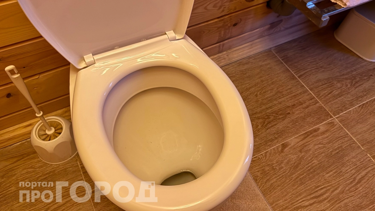 Очищает многолетний известковый набор с унитаза, чайника и крана за ночь 