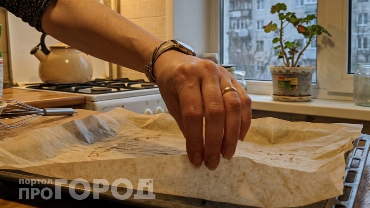 Кулинары поставили точку в вопросе: какой стороной класть пергамент на противень