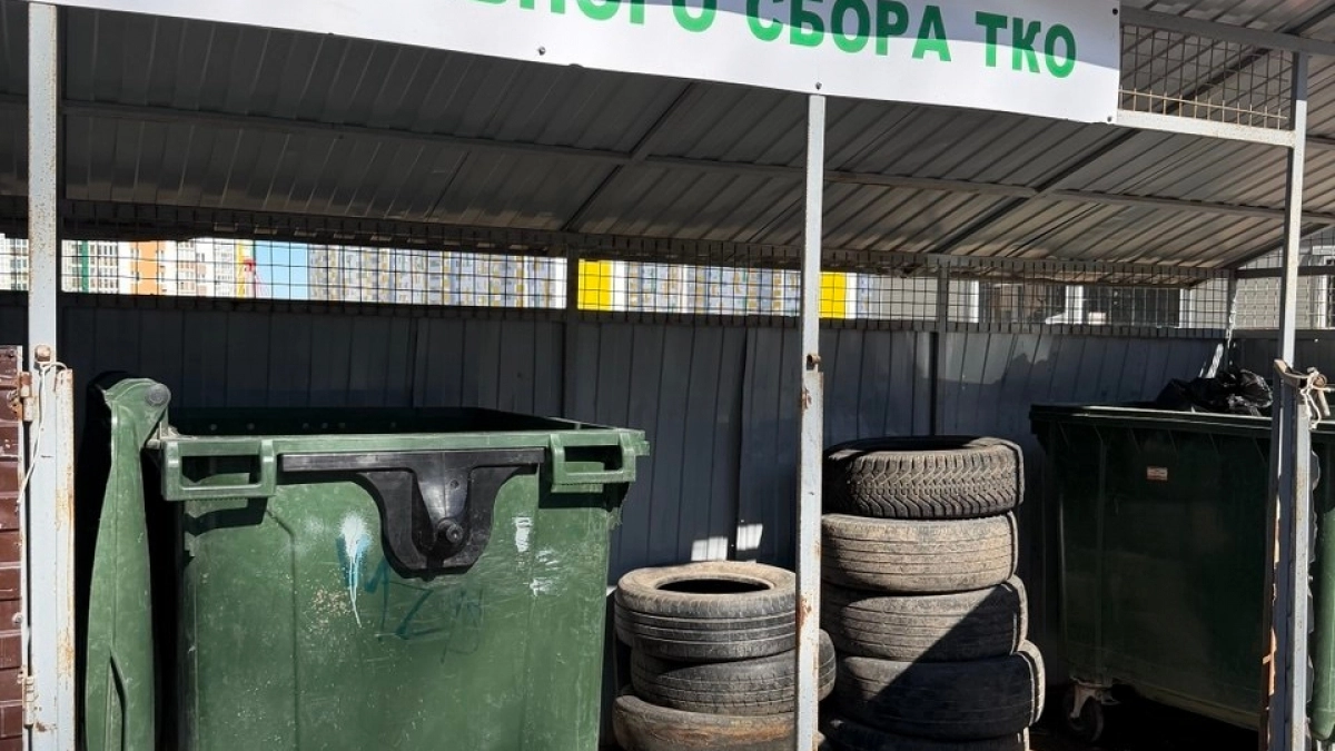 В Чебоксарах нашли груды опасных шин у жилых домов