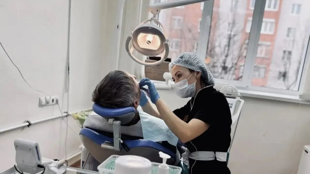 Чувашские стоматологи спасли поездку пассажира поезда: "Стало ясно, что до Казани не выдержу"