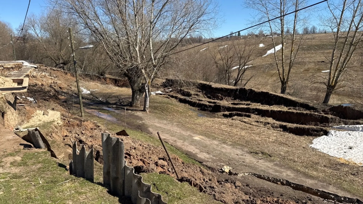 В селе и деревне в Чебоксарском районе случился оползень