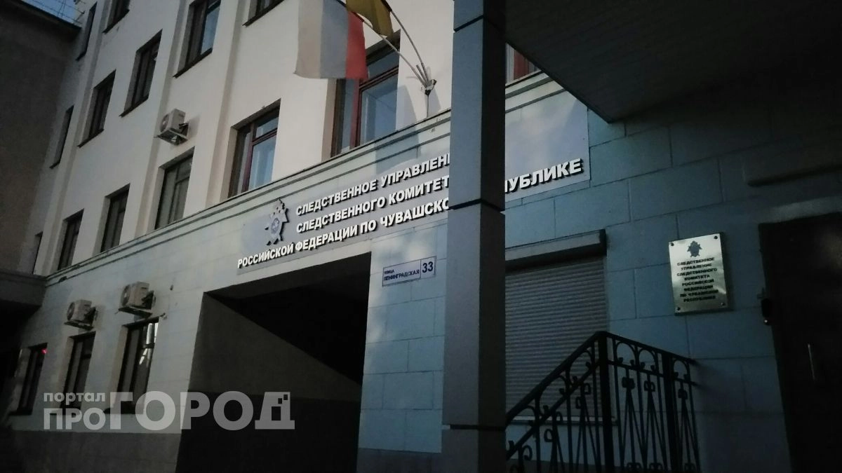 На стройке в Чебоксарах пострадал рабочий, на которого свалился лист щитовой опалубки