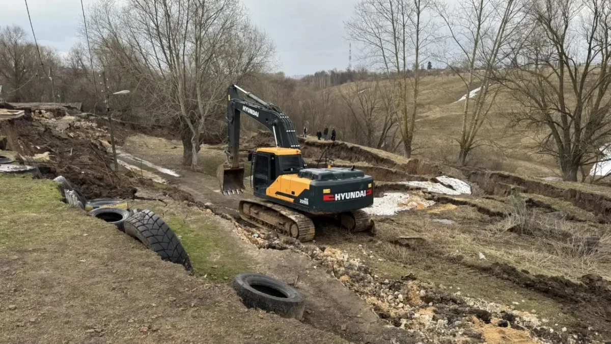 В Чебоксарском районе борются с оползнями, которые охватили два населенных пункта