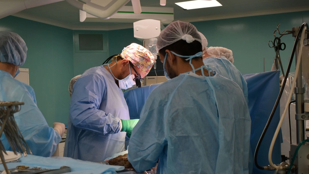 Чебоксарские хирурги заменили сердечный клапан пациента через мини-разрез между ребер