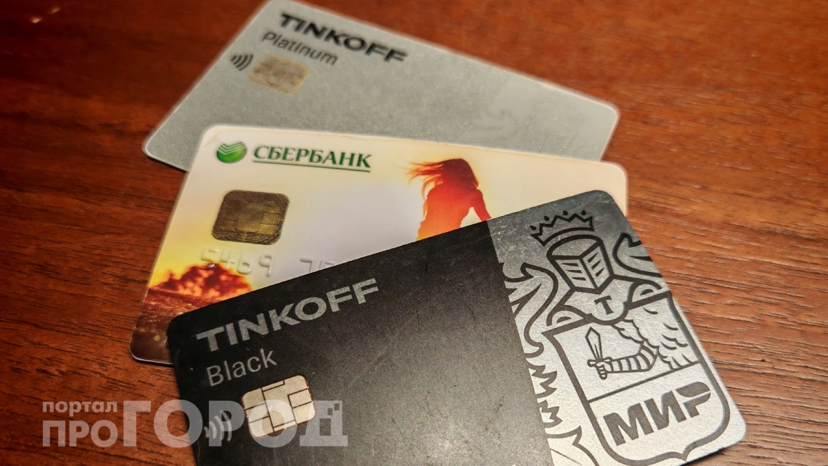 Россиянам начали массово блокировать счета: ФНС усилила контроль за переводами