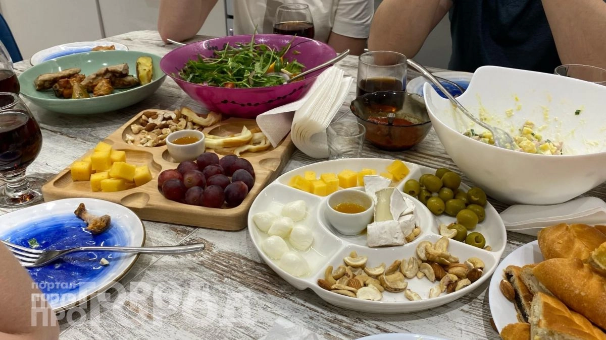 Обеденный стол на кухне стал признаком дурного тона: дизайнеры показали стильную альтернативу для экономии места